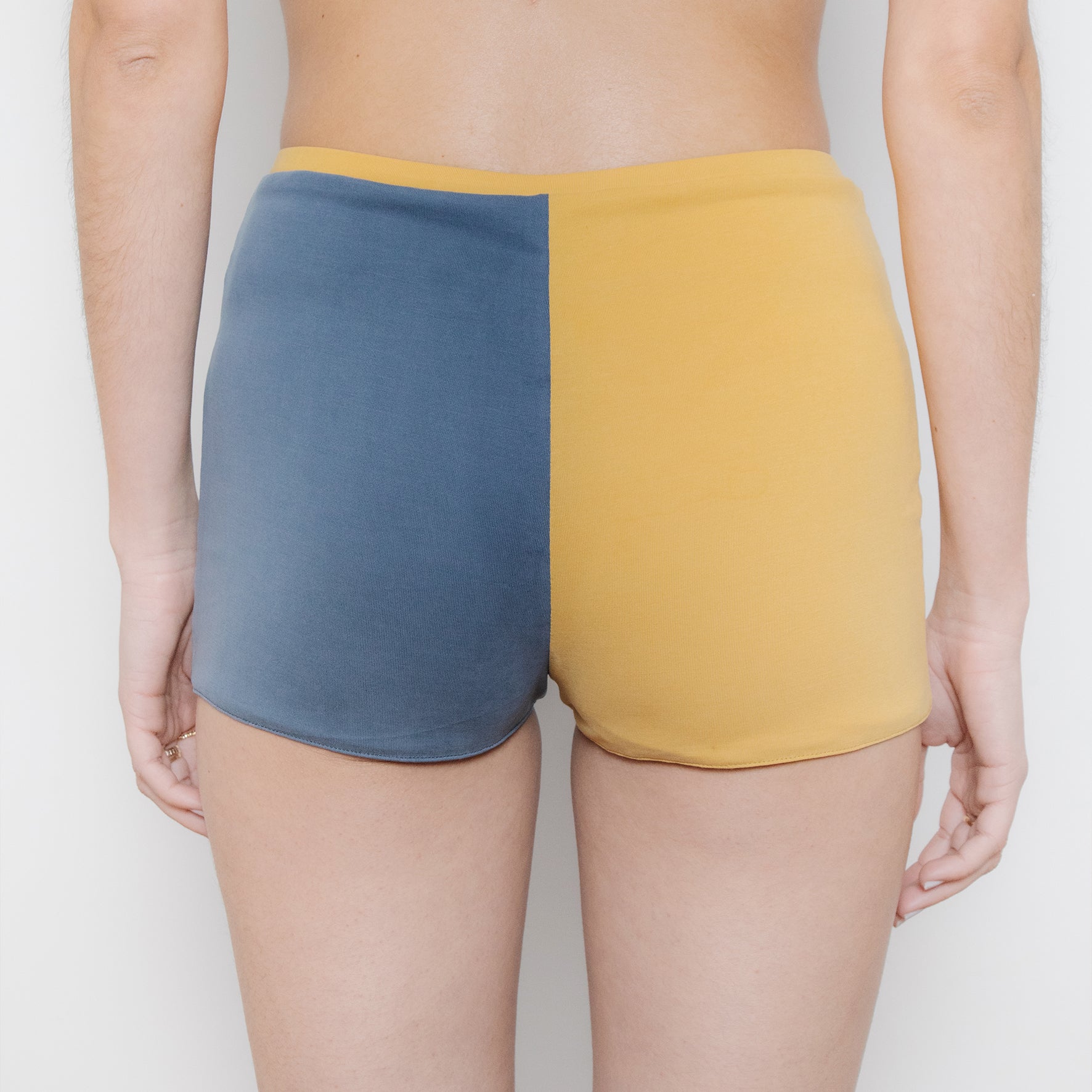 the-hold shorts blue/mustard