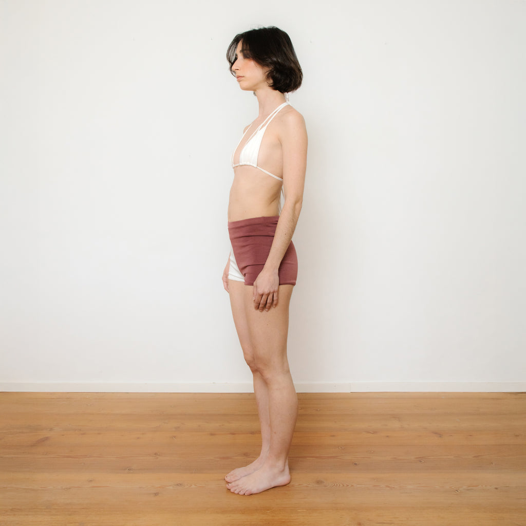 the-hold shorts white/burgundy
